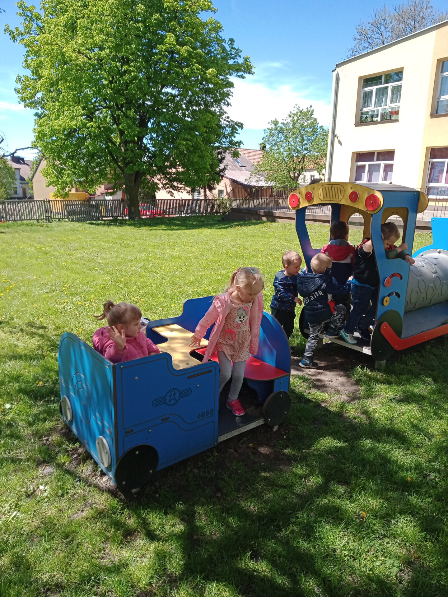 Nasze zabawy w ogrodzie przedszkolnym Przedszkole Nr 2 w Pińczowie