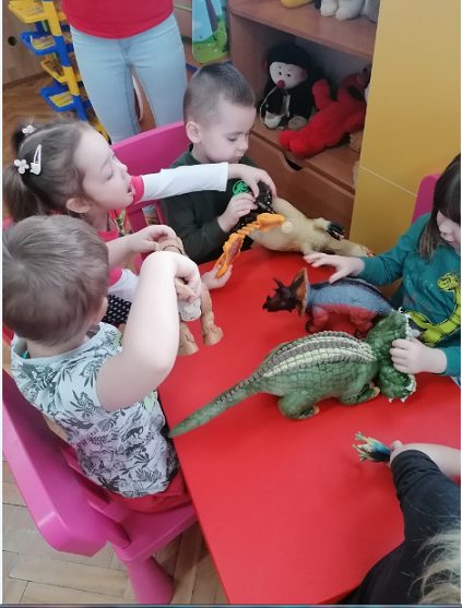 Zabawy dinozaurami