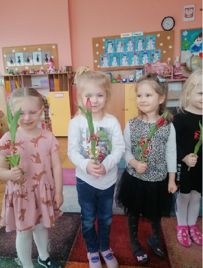 Dziewczynki z kwiatami