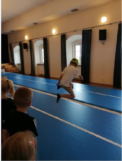 Zabawy na materacach